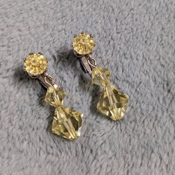 Vintage Soft Butter Yellow Crystal Dangle Clip Earrings - Picture 5 of 9